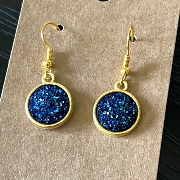 Jewelry - DANGLING blue druzy style earrings-NWT